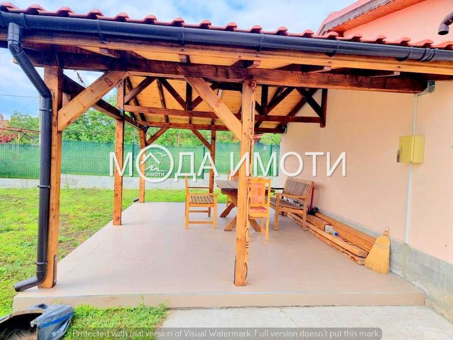 Къща в с. Горица, със голям двор, гараж и мазе!