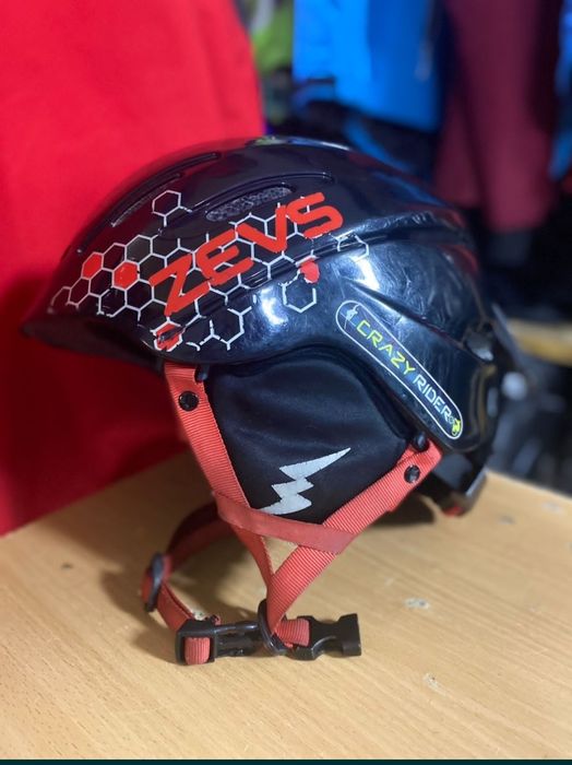 Горнолыжный шлем