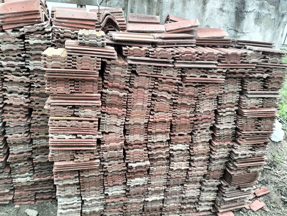 Vând țigla de beton