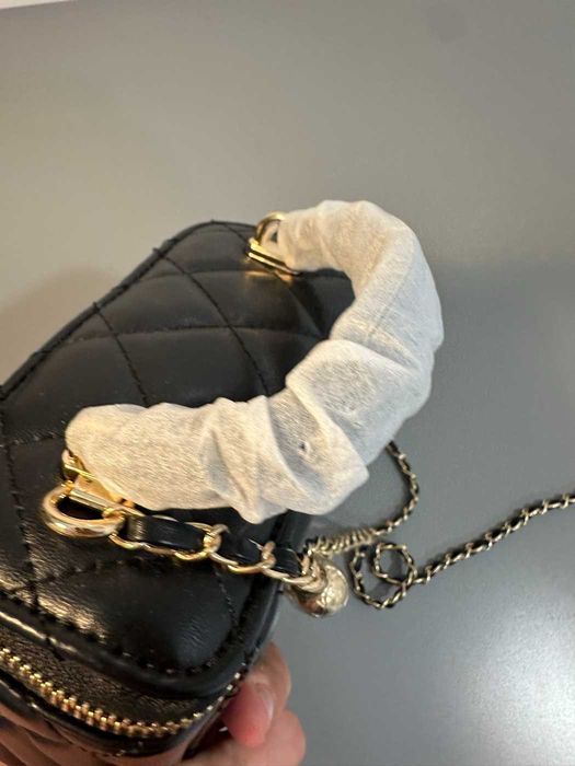 Geanta Chanel vanity case neagra matlasata lant auriu