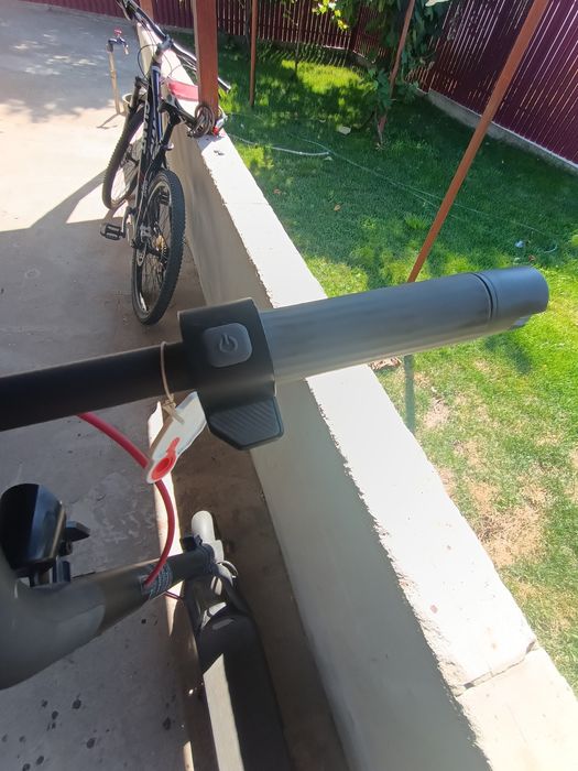 Vând trotineta navee v40i