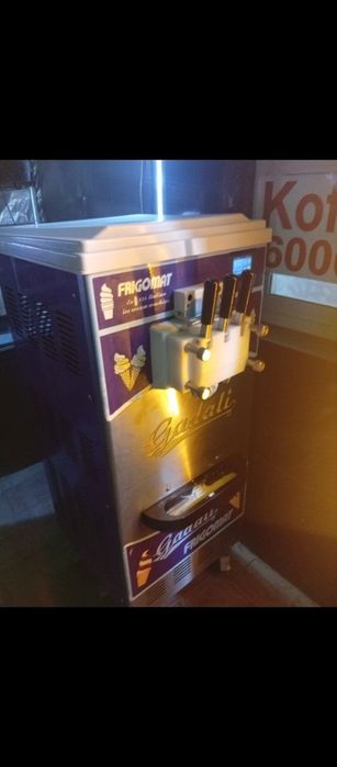 Мороженое аппарат. Сотилади