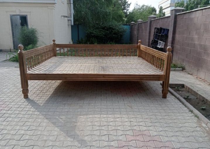 Продам тапчан из сосны 3х2.5