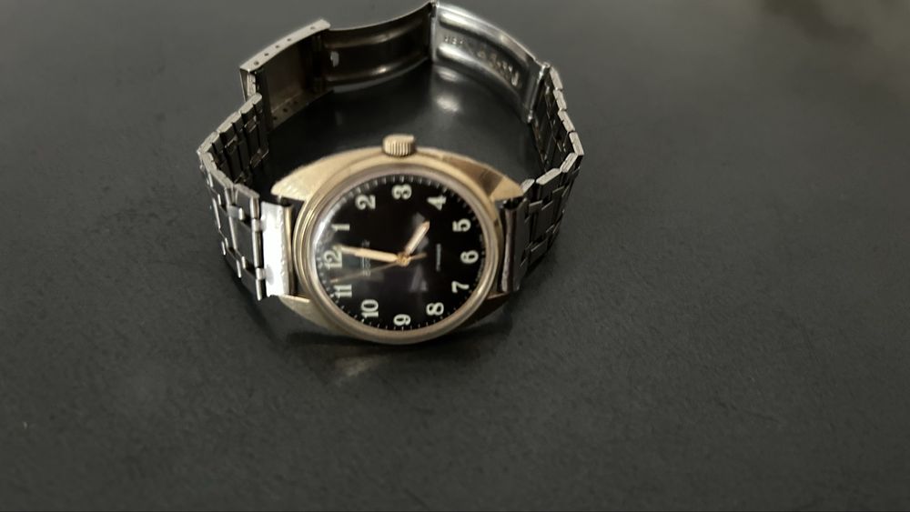 Продам наручные часы Восток производства СССР