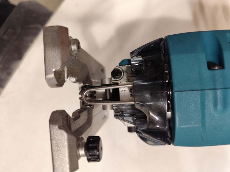 Безчетков акумулаторен прободен трион зеге Макита Makita DJV182 18V