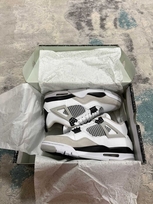 Jordan Retro 4 Military Black