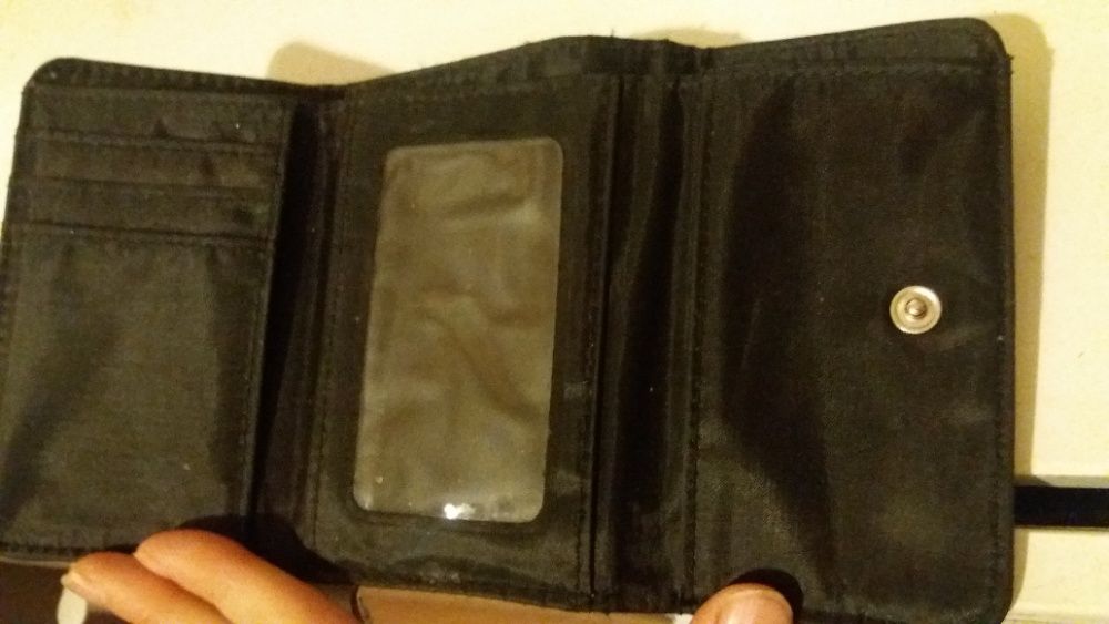 Раници и чанти Дисни Барби Зън Зън от 5лв до 10лв колан 20лв