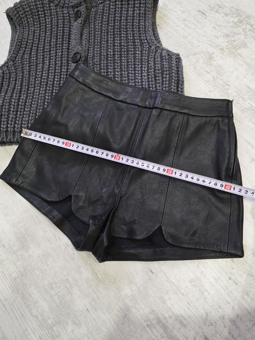 Кожени къси панталони и елек едра плетка Хс-С