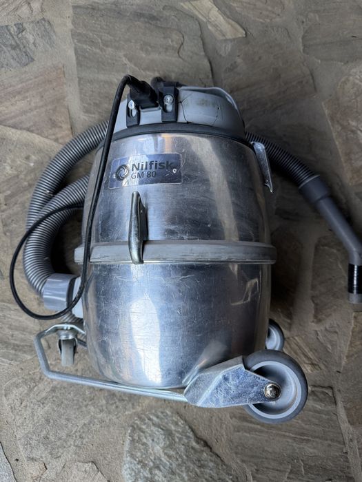 Aspirator profesional Nilfisk GM80