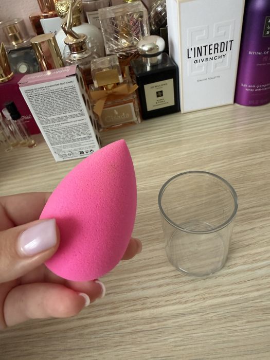 Beauty blender buretel machiaj luat din Sephora