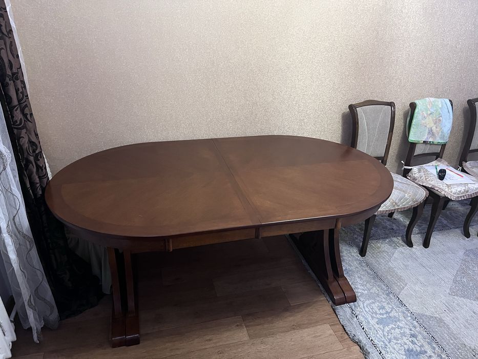 Стол из натурального дерева