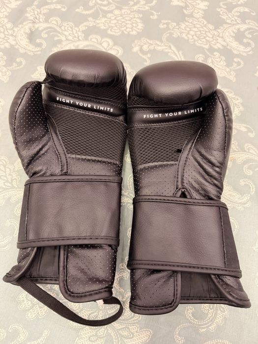 Продам перчатки боксерские