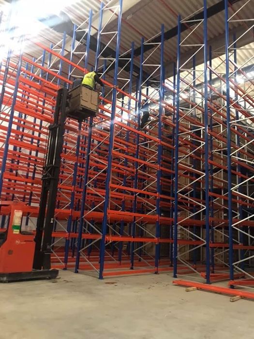 Rafturi depozitare arhiva