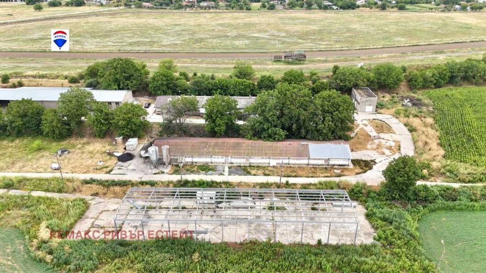 Продава се Промишлена сграда в с. Сандрово, Област Русе - 2465 кв.м за 151 €/кв.м - Снимка #2