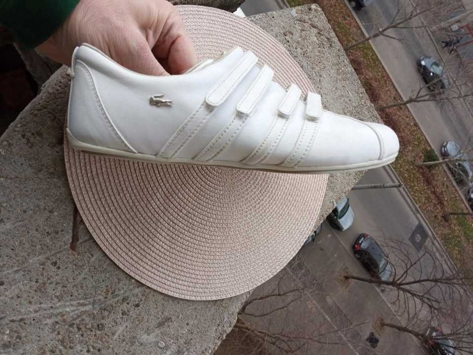 Adidasi piele Lacoste, mar. 39½, UK 6 (28.5 cm) made in Indonesia.