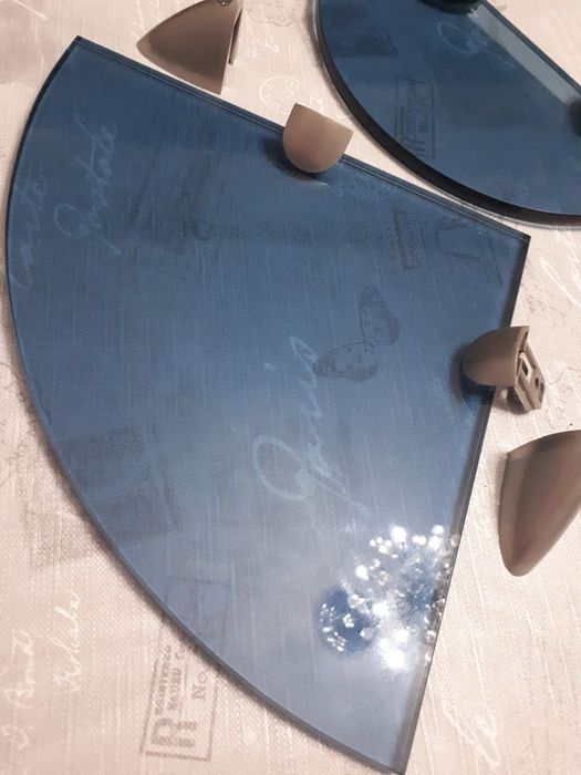 Стъклени етажерки