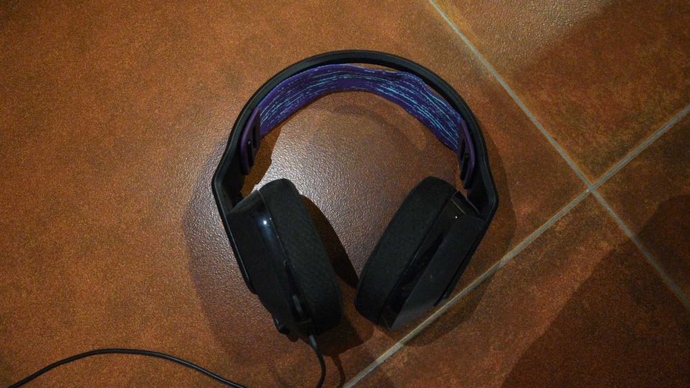Logitech G335 – геймърски слушалки с микрофон, отличен звук и комфорт