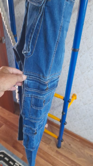 Продам джинсы новые  модные