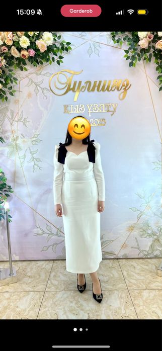 Белое платье с бантиками на плечах