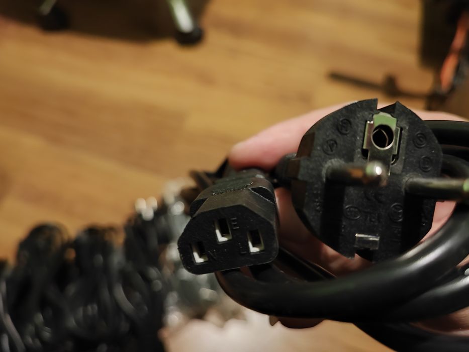 20 броя Захранващи Кабели за Компютър