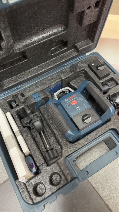 Nivela Laser BOSCH  GRL 300 HV in stare perfecta