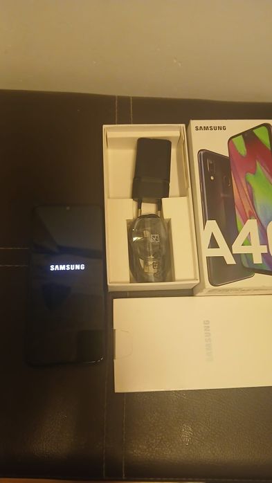 Samsung A 40  samsung