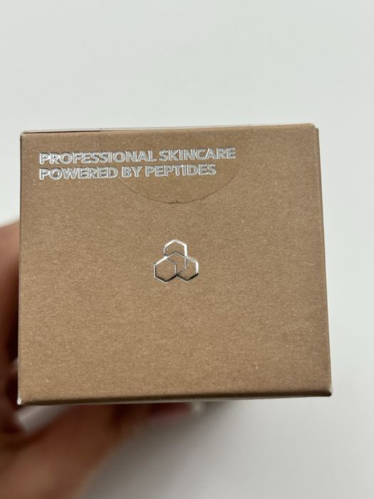 тониран слънцезащитен крем с широк спектър SPF 30 HydroPeptide Solar