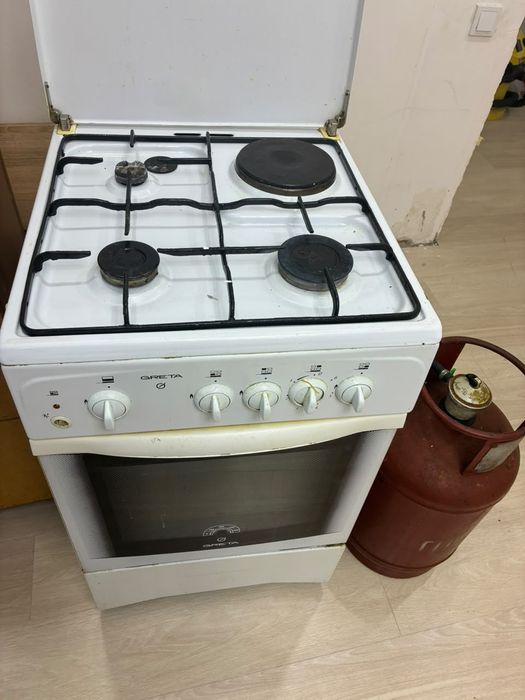 Продам газовую плиту