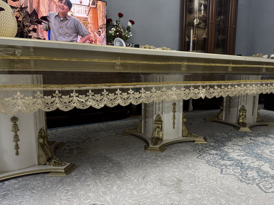 стол для гостиной