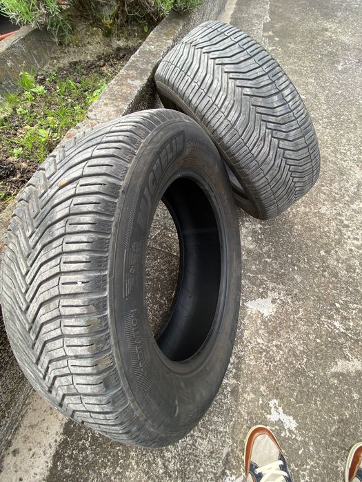 Anvelope Michelin - 2 215 60 16 impecabile puțin rulate fără pene sau probleme ascunse cu grad mic de uzură se vede în poze nu bate rulaj impecabil