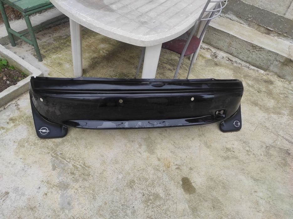 Продавам задна броня за Корса Б