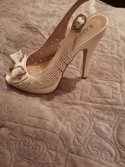 Продам босоножки