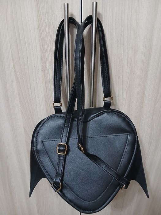 Продаётся сумка- рюкзак готический.