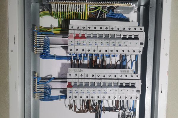 Barcha turdagi elektrika xizmatlari kamera Domofon internet GSM