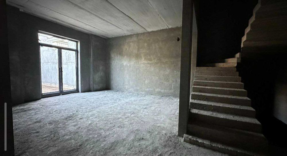 Продам новый дом на участке (5,6 сотых) в центре Луначарского