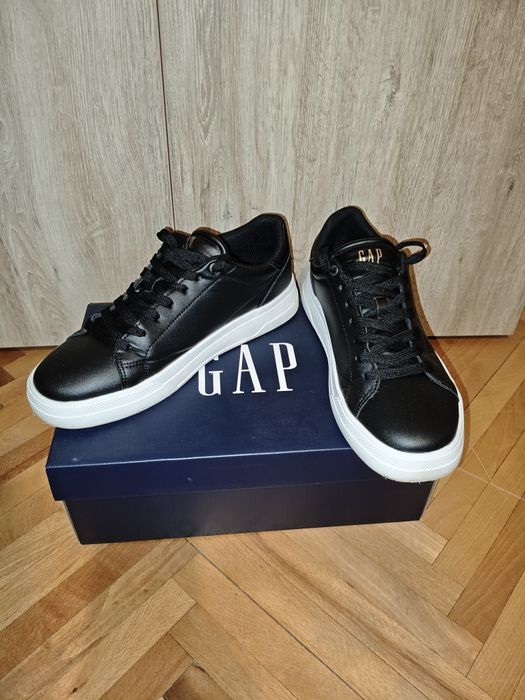 Спортно елегантни обувки  GAP 28.5 см стелка в идеално състояние