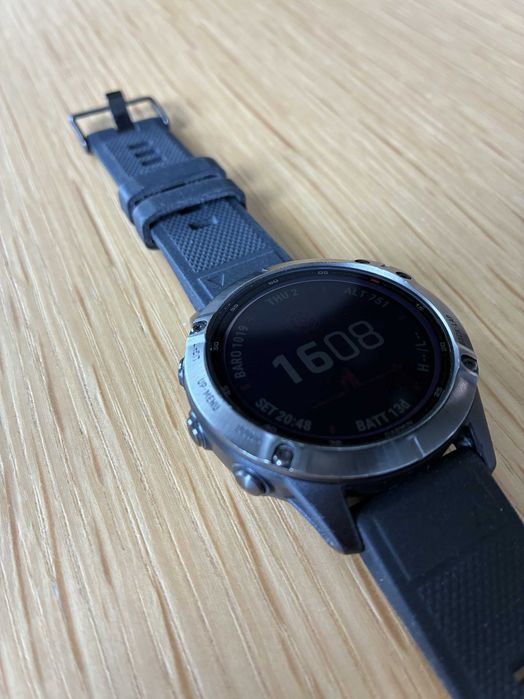 Продавам смарт часовник Garmin Fenix 6 PRO Solar