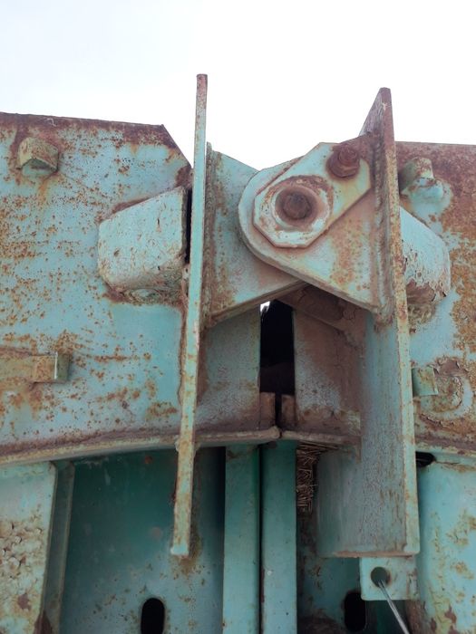 пресс-подборщик в отличном состоянии