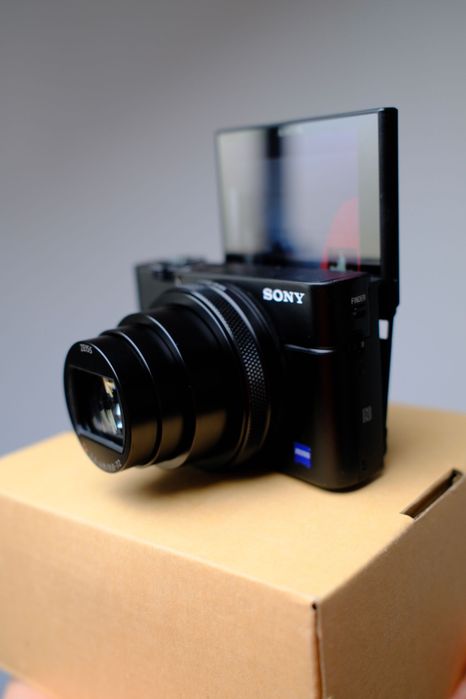 Продам Sony RX100M7