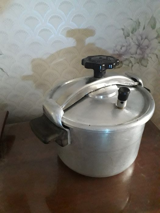 Продаю кастрюлю - скороварку.