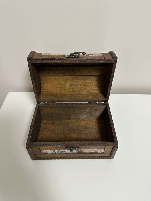 Малка винтидж кутия/сандък