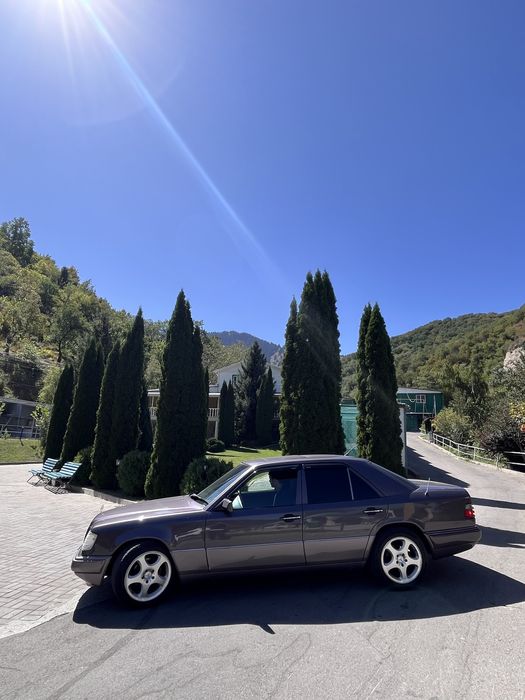 Продается легендарный мерседес е220