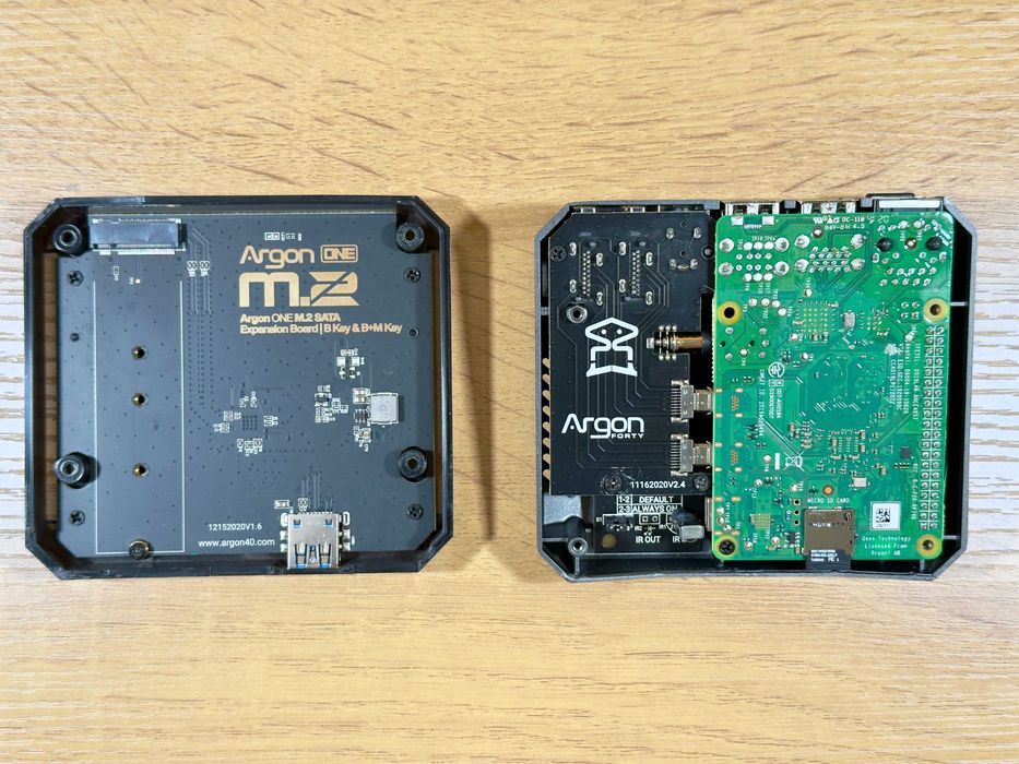 Raspberry Pi Model B/8GB + Argon ONE M.2 (SATA) + 16GB MicroSD