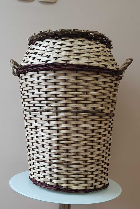 Плетен кош с капак за пране