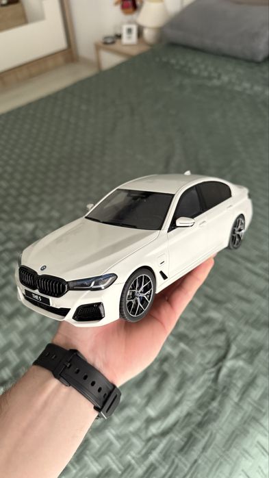 Macheta BMW 545e 1:18 GT Spirit