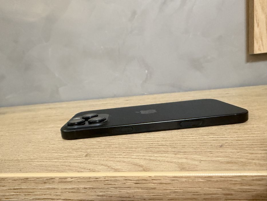 Iphone 16 pro max 256  Black в гаранция до септември