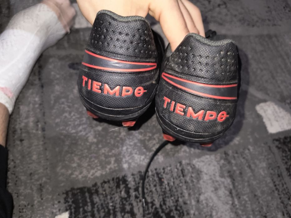 Vând ghete de fotbal