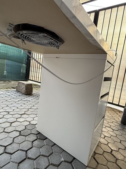 Masa manichiura cu aspirator