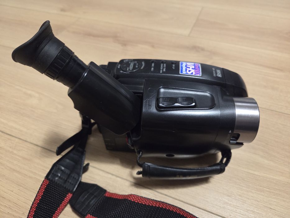 JVC VHS аналогова камера модел GR-AX280E с аксесоари