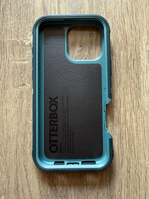 Otterbox defender iphone 16 pro max нов